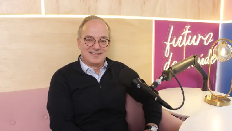Romeu Domingues no estúdio do canal Futuro da Saúde durante a entrevista ao Futuro Talks
