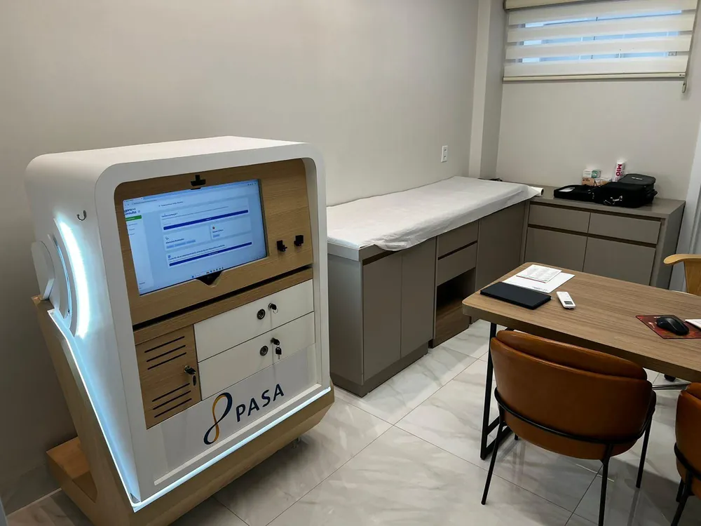 Sala phygital com totem, PASA × Vale